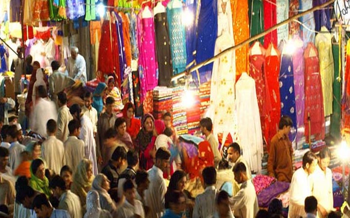 করোনায় স্থবির অর্থনীতি  উৎসবে চাঙা